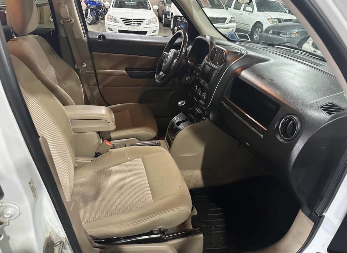 Used 2014 Jeep Patriot Latitude w/ Sun/Sound Group image 10