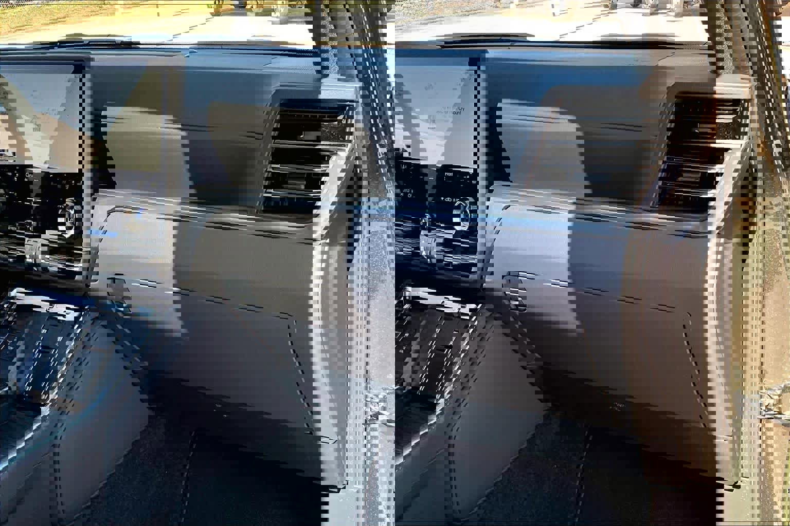 Used 2025 Lexus GX 550 w/ Accessory Package (2T) image 18