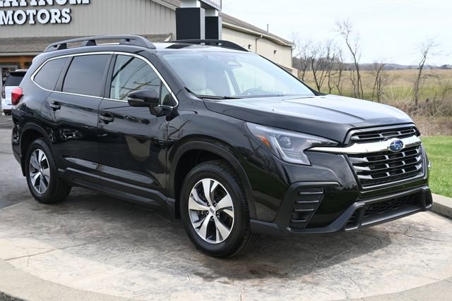 Used 2023 Subaru Ascent Premium w/ Convenience Package image 3