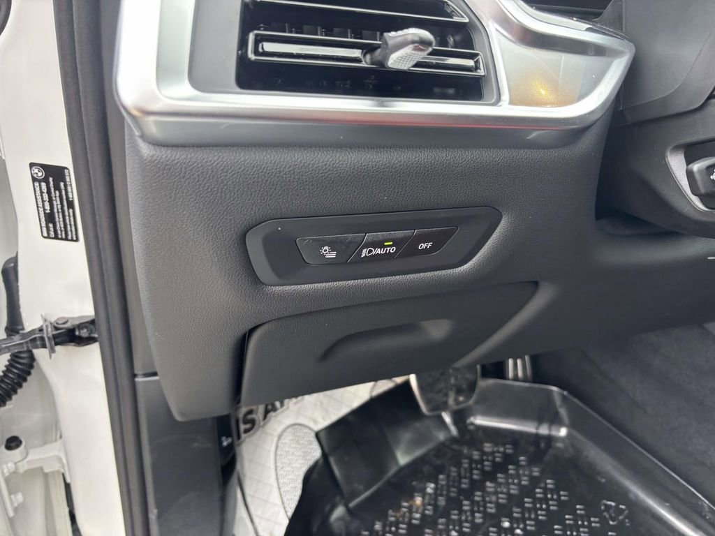 New 2026 BMW X6 xDrive40i image 14