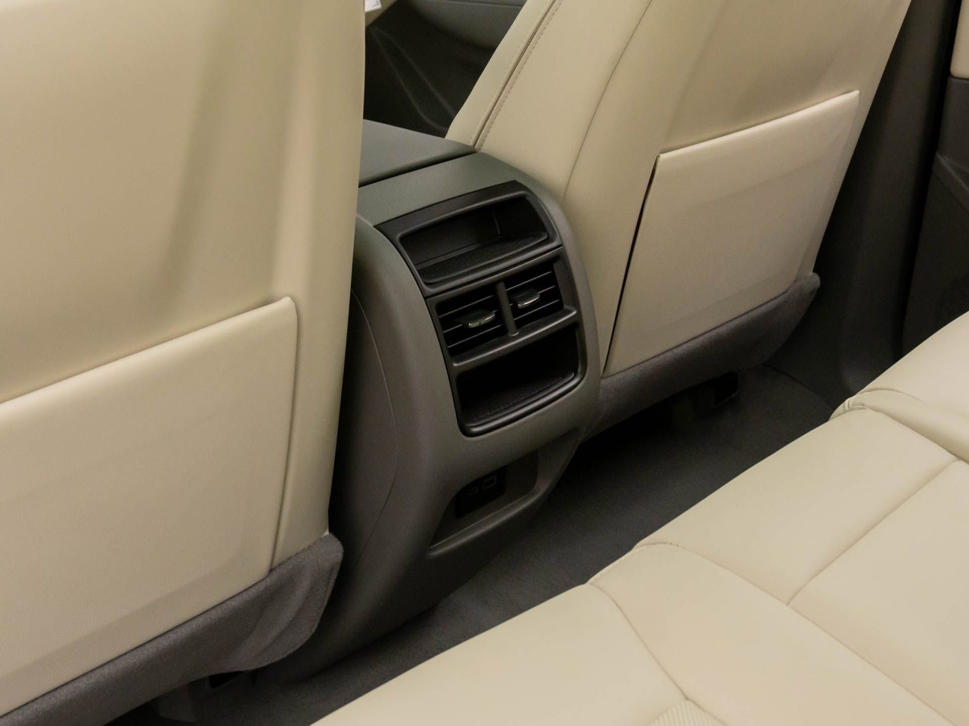 New 2026 Cadillac XT5 Premium Luxury w/ LPO, Floor Liner Package image 17