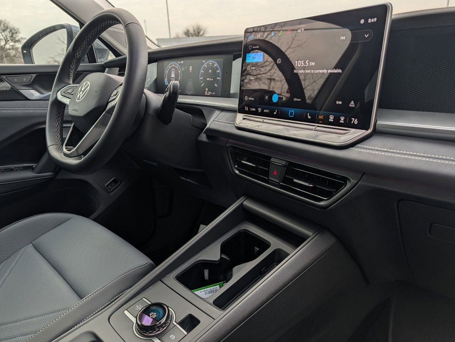 Used 2025 Volkswagen Tiguan SE AWD/4WD image 24