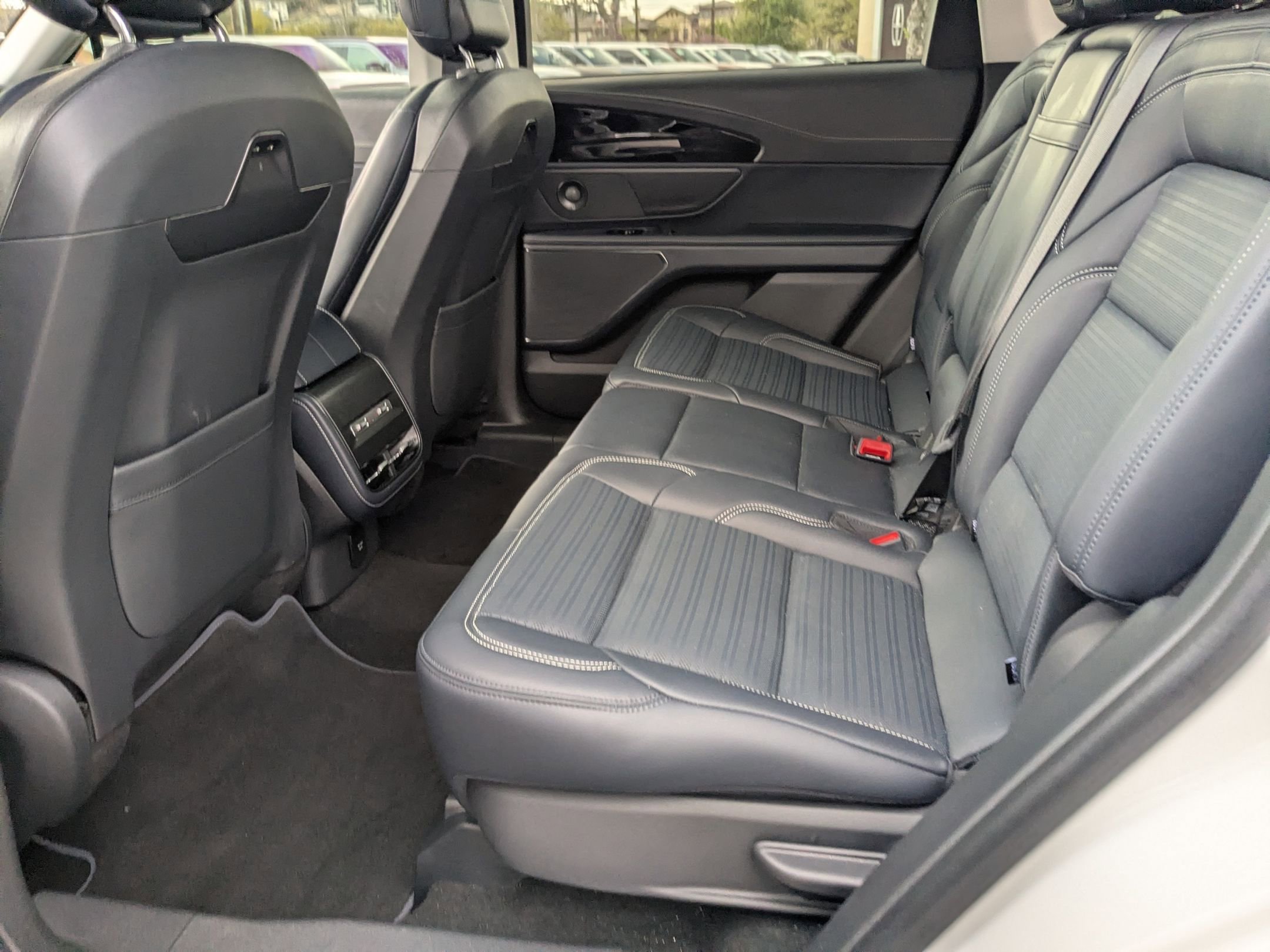 Used 2025 Lincoln Nautilus Reserve image 21