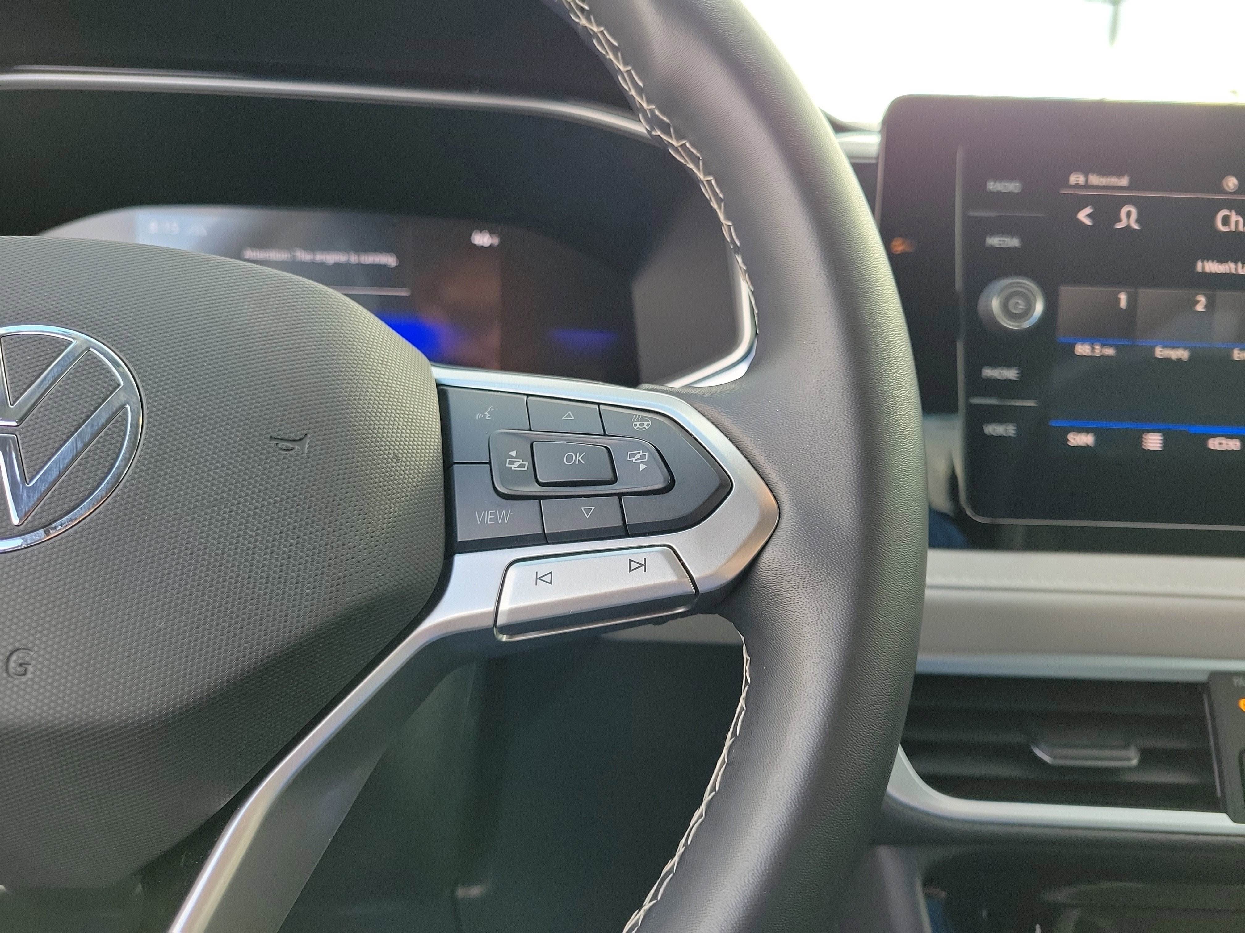 Used 2025 Volkswagen Taos SE image 23