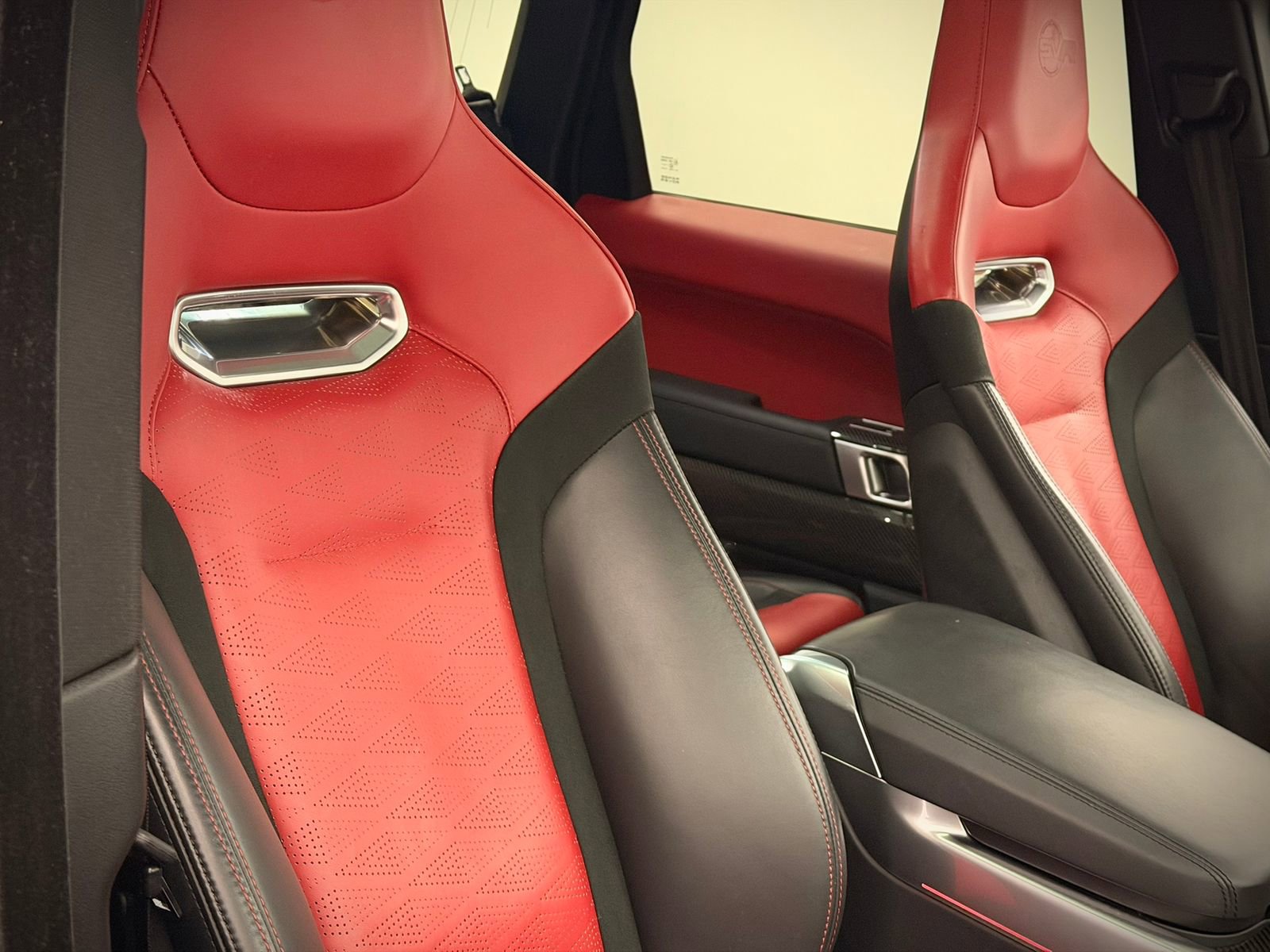 Used 2022 Land Rover Range Rover Sport SVR image 15