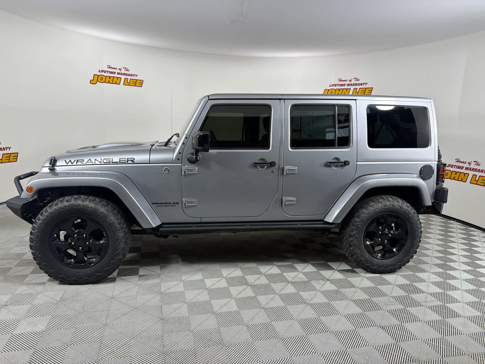 Used 2015 Jeep Wrangler Unlimited Sahara image 2
