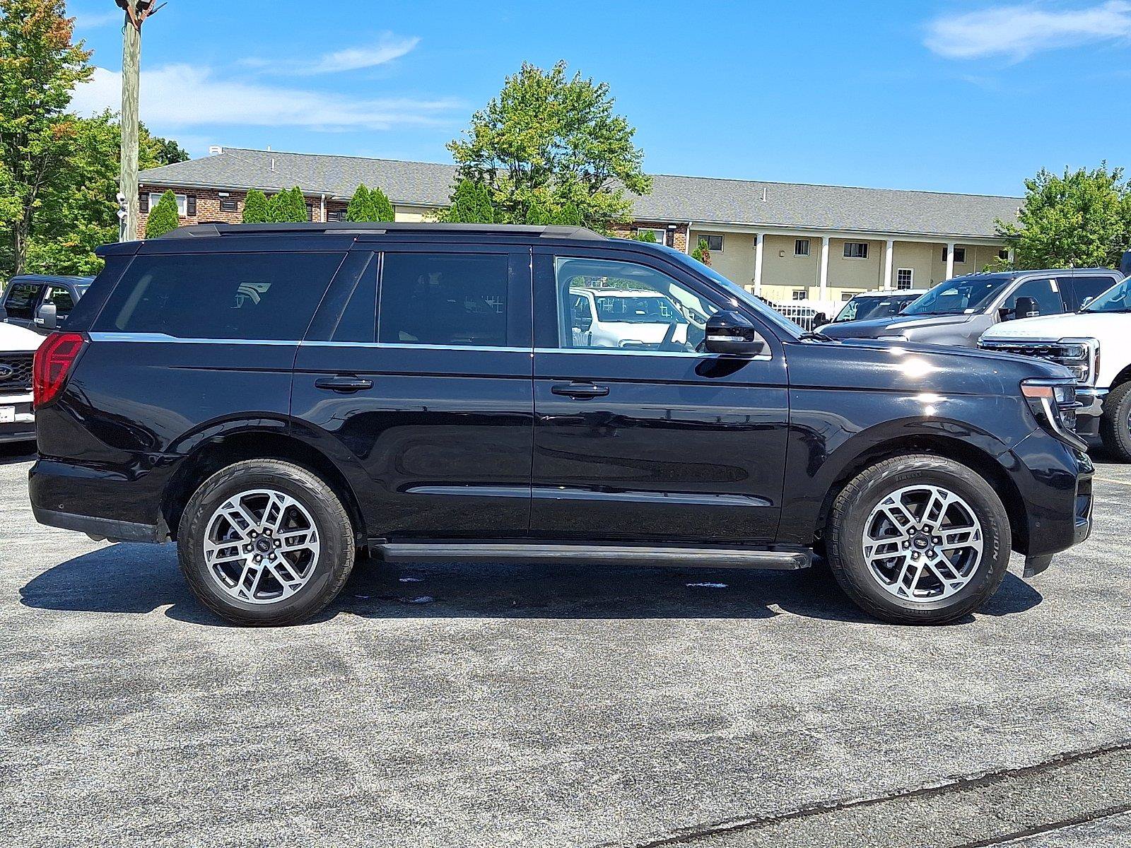 Certified 2025 Ford Expedition Active AWD/4WD image 8