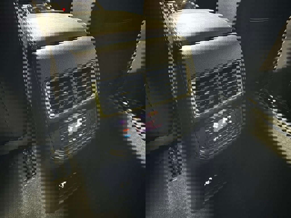 Used 2025 Volkswagen Atlas SE image 51