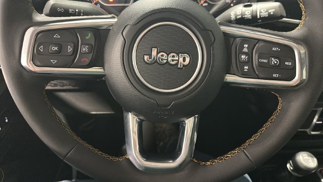 Used 2024 Jeep Wrangler Unlimited Sahara w/ Technology Group AWD/4WD image 14