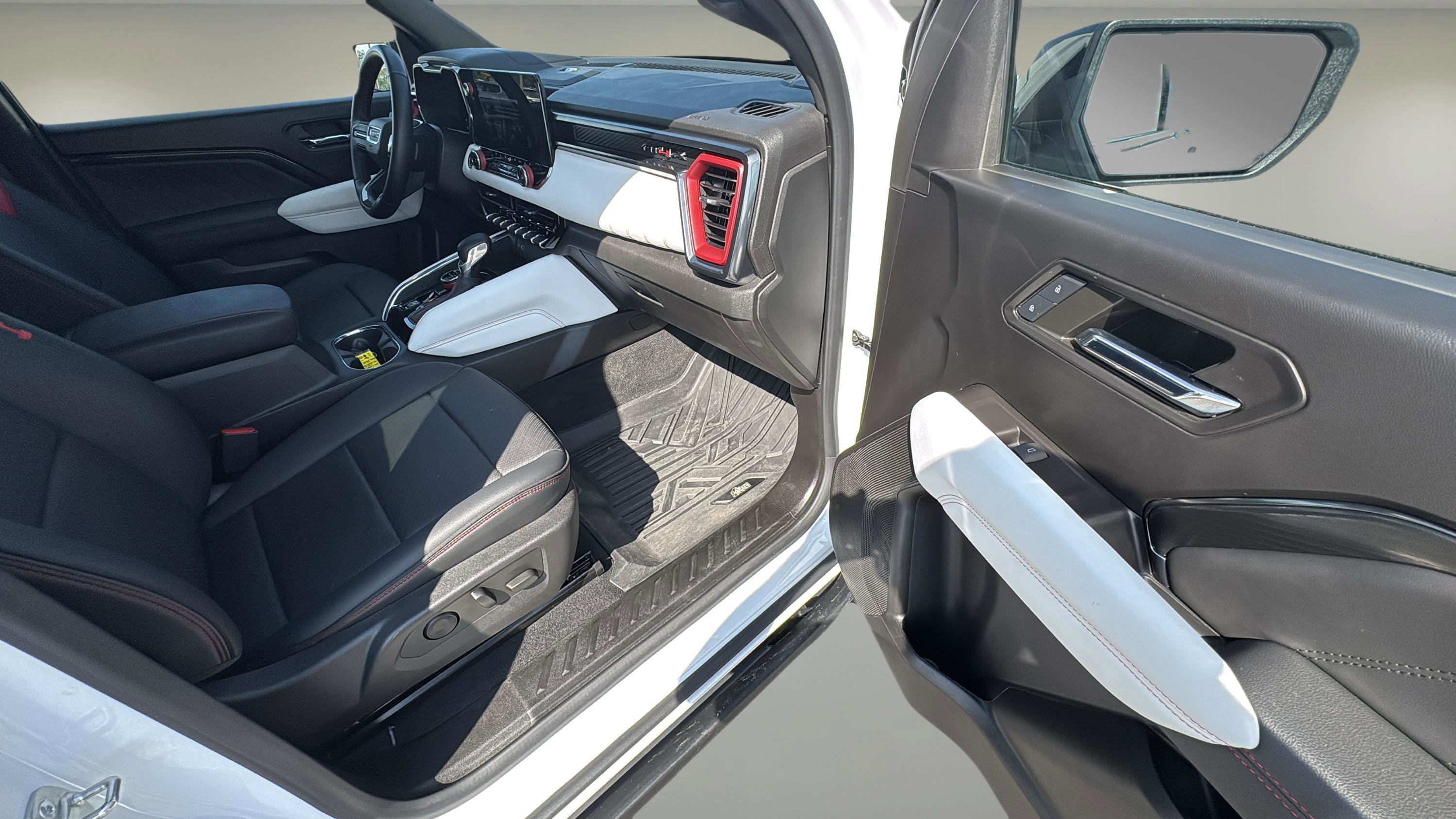 Used 2024 GMC Canyon AT4X w/ AT4X AEV Edition AWD/4WD image 24