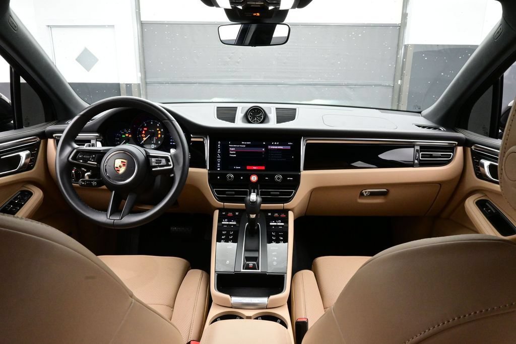 Certified 2025 Porsche Macan AWD/4WD image 20