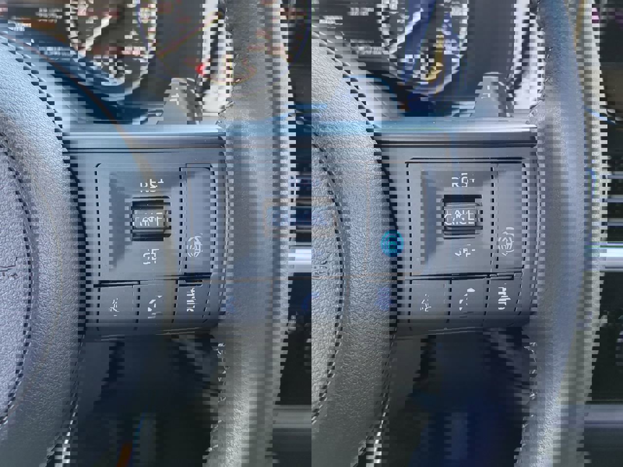 Used 2025 Nissan Pathfinder SV image 25