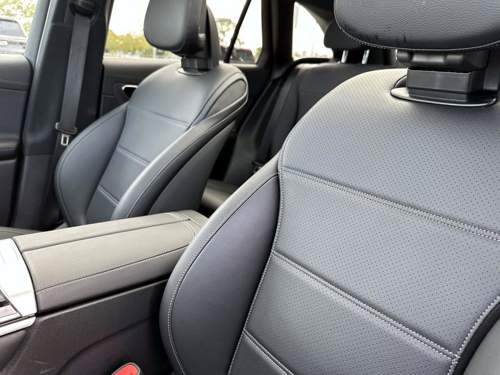 Used 2025 Mercedes-Benz GLC 300 image 22