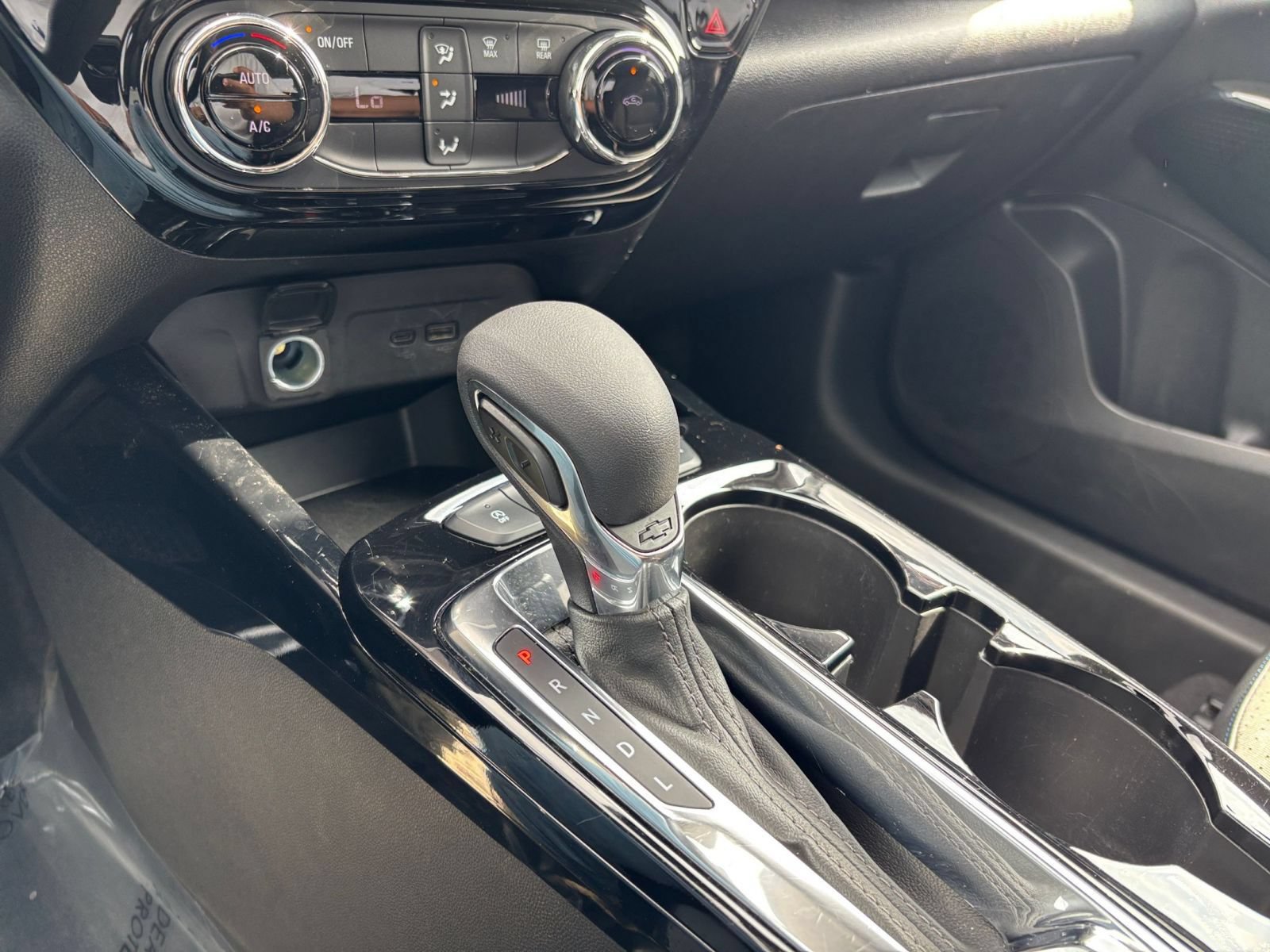 Used 2025 Chevrolet Trax LT FWD image 39