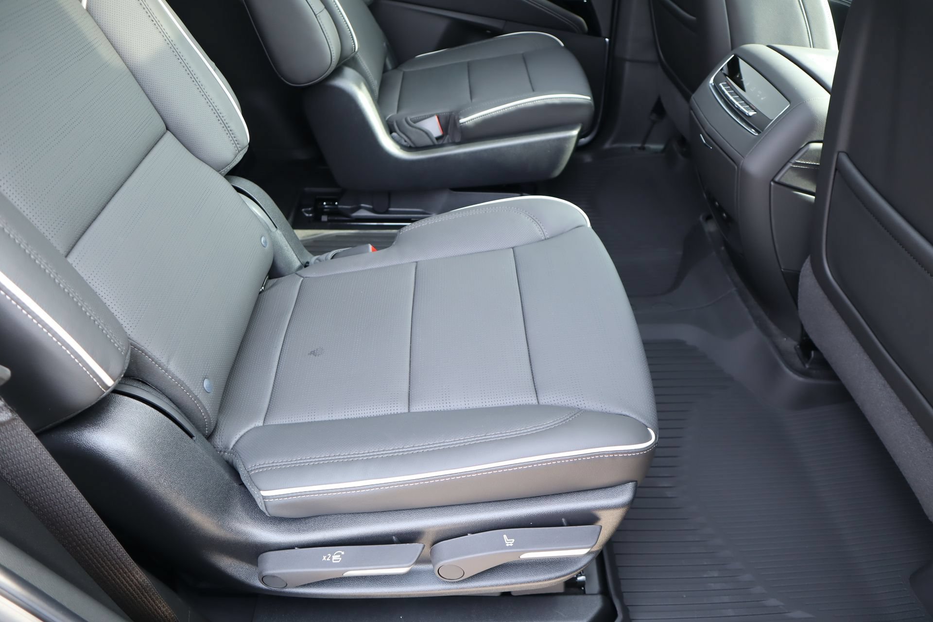 New 2026 Cadillac Escalade Sport w/ Touring Package AWD/4WD image 18