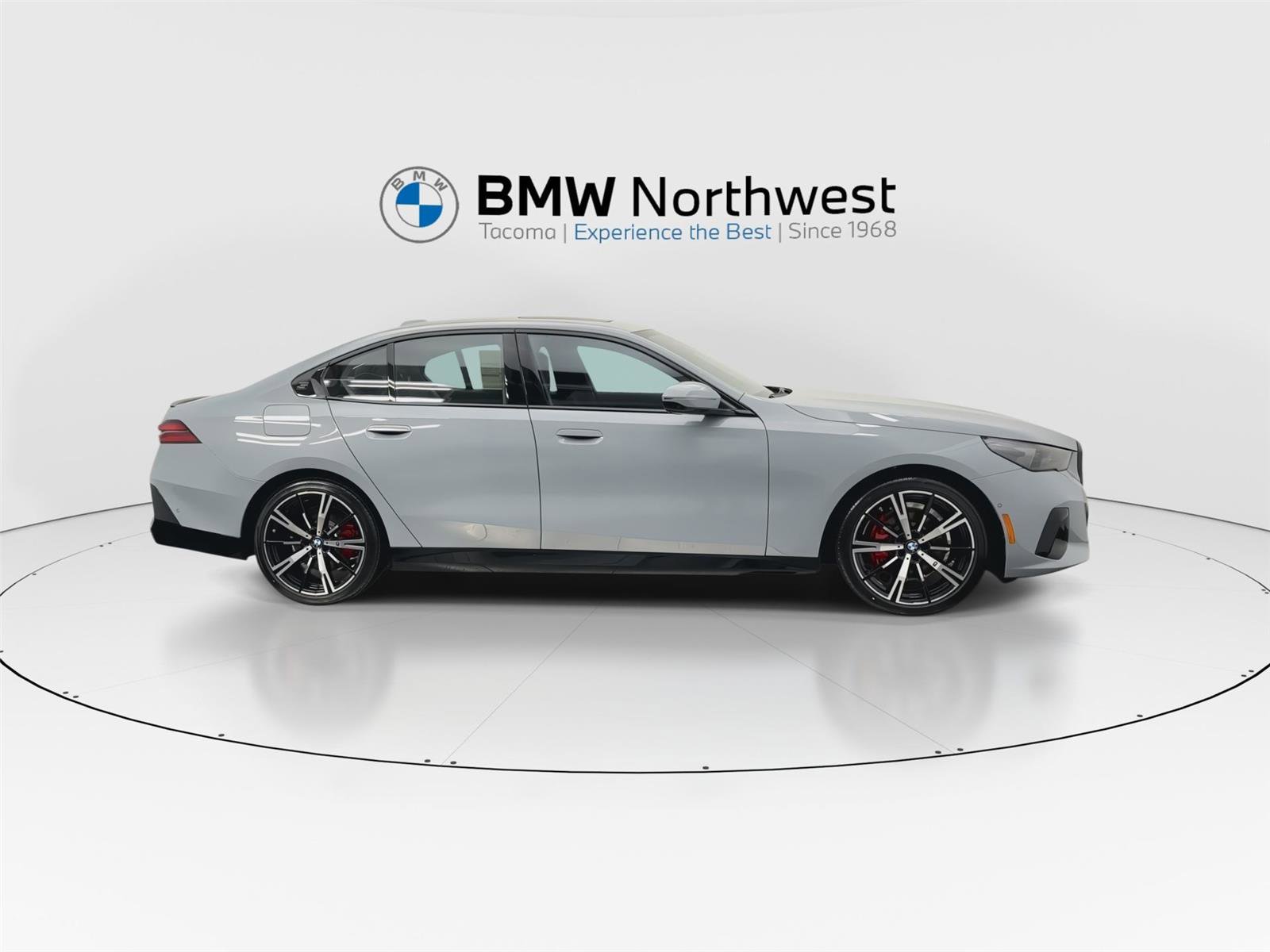 Used 2026 BMW 530i xDrive w/ M Sport Package image 5
