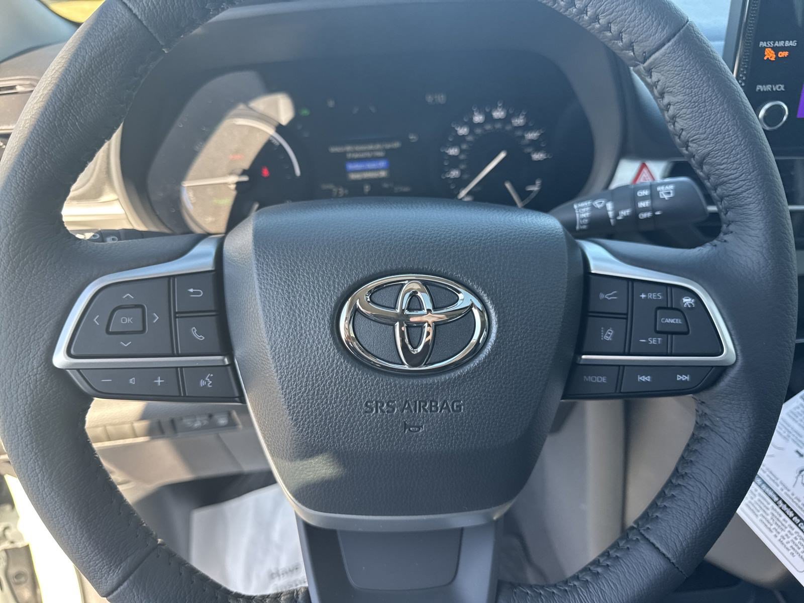 New 2025 Toyota Sienna XLE FWD image 18
