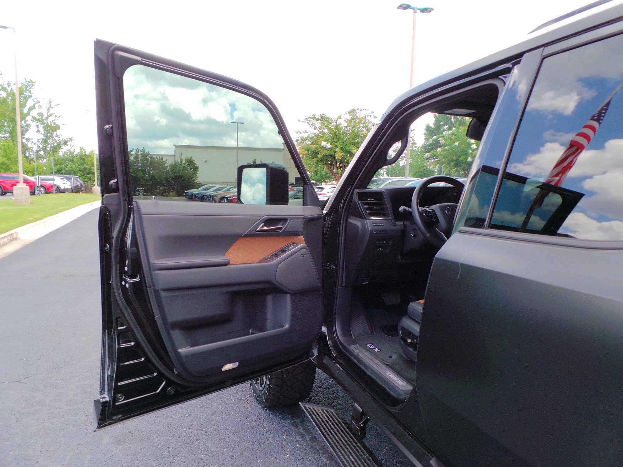 Used 2025 Lexus GX 550 w/ Cold Area Package AWD/4WD image 32