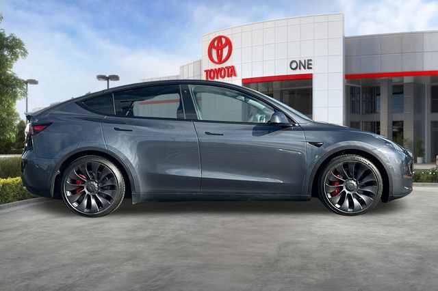 Used 2022 Tesla Model Y Performance AWD/4WD image 3