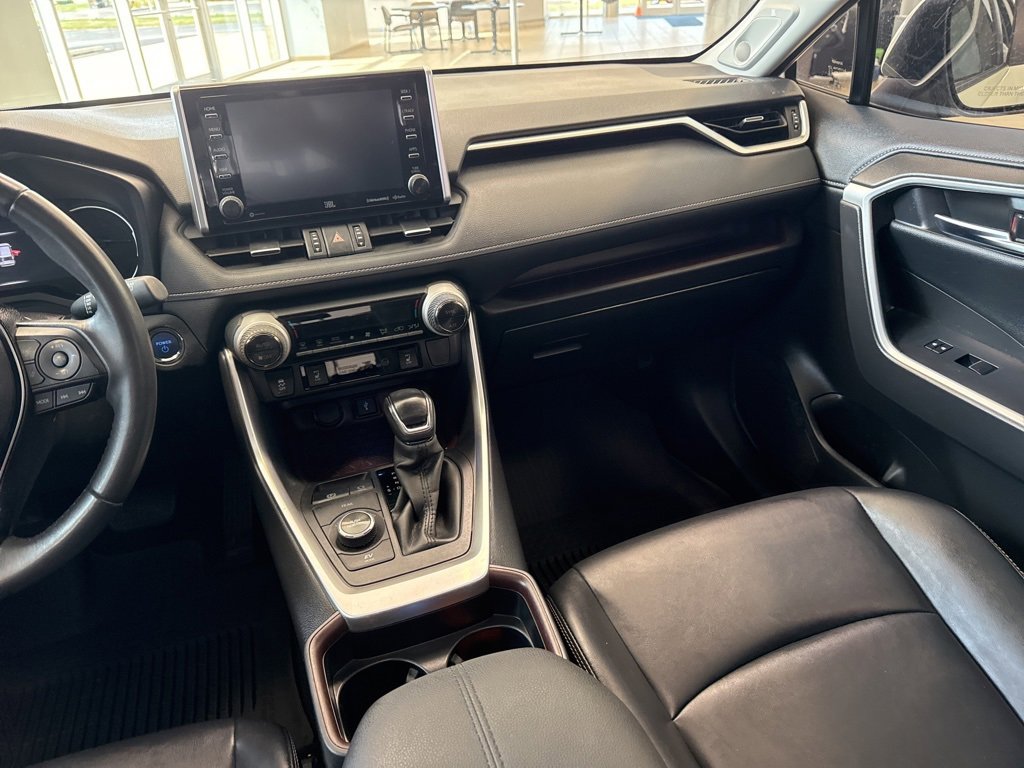 Used 2020 Toyota RAV4 Limited image 19