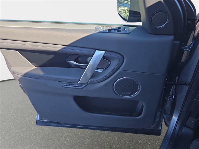 Used 2025 Land Rover Discovery Sport S image 29