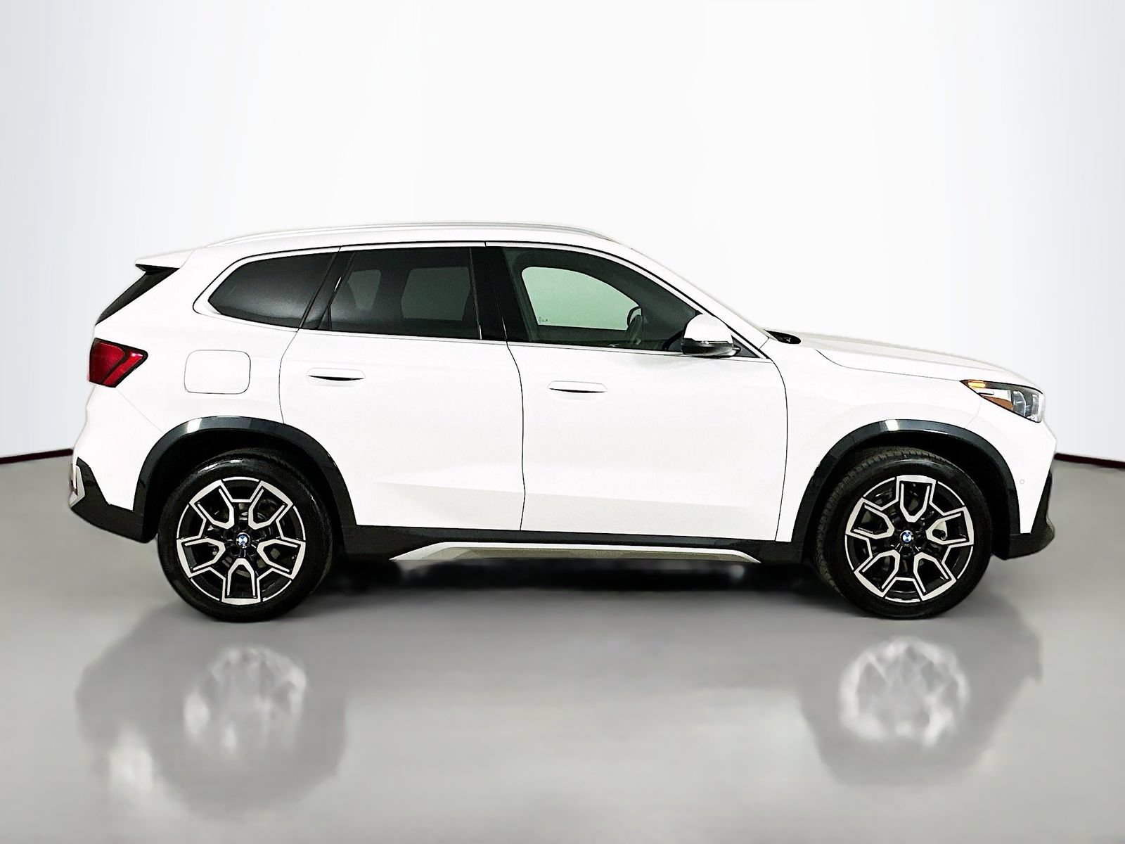 Used 2025 BMW X1 xDrive28i AWD/4WD image 4