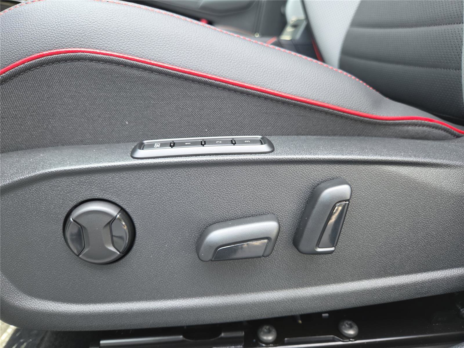 New 2025 Volkswagen GTI SE image 15