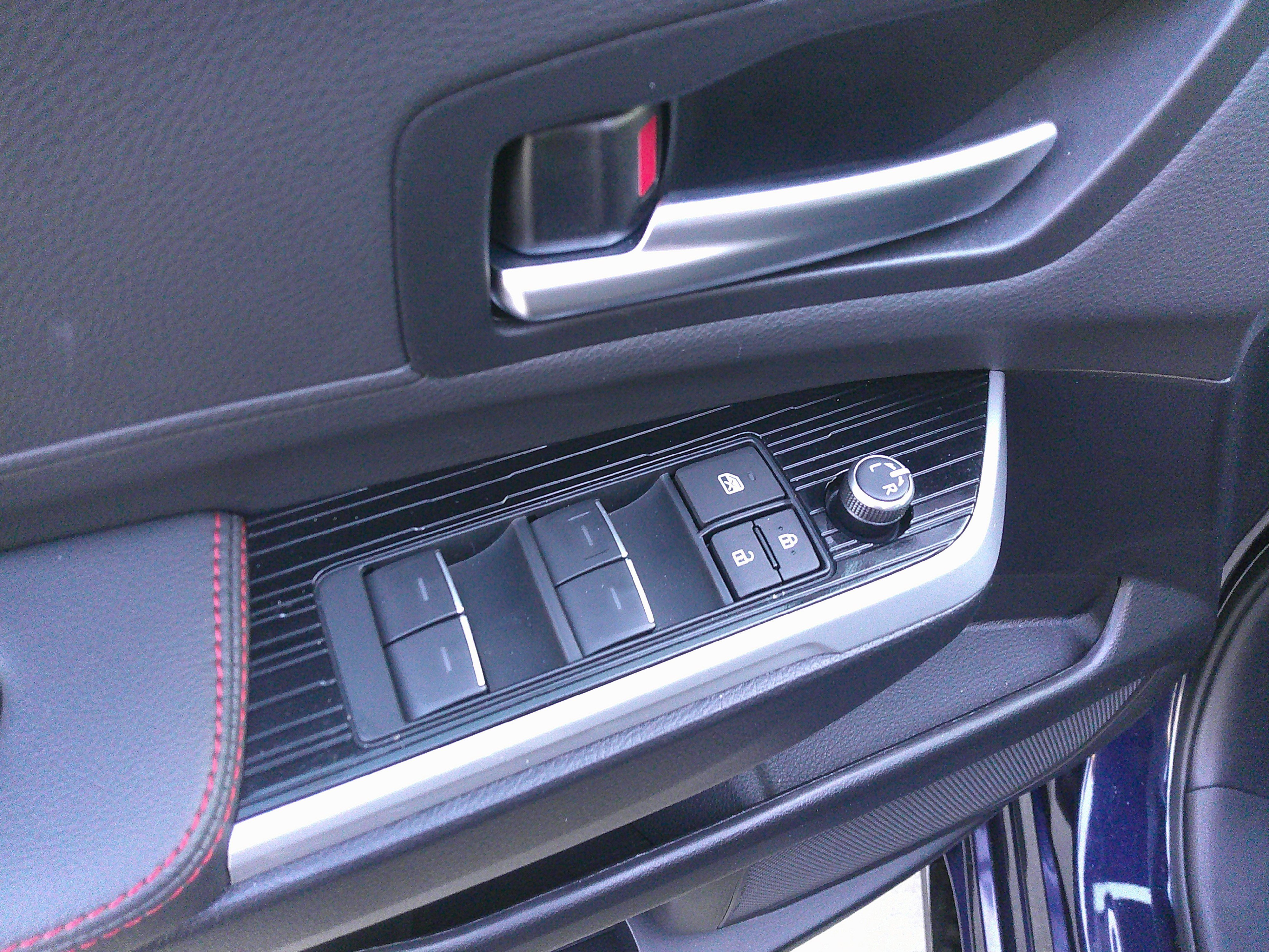 Used 2025 Toyota Sienna XSE w/ XSE Plus Package image 18