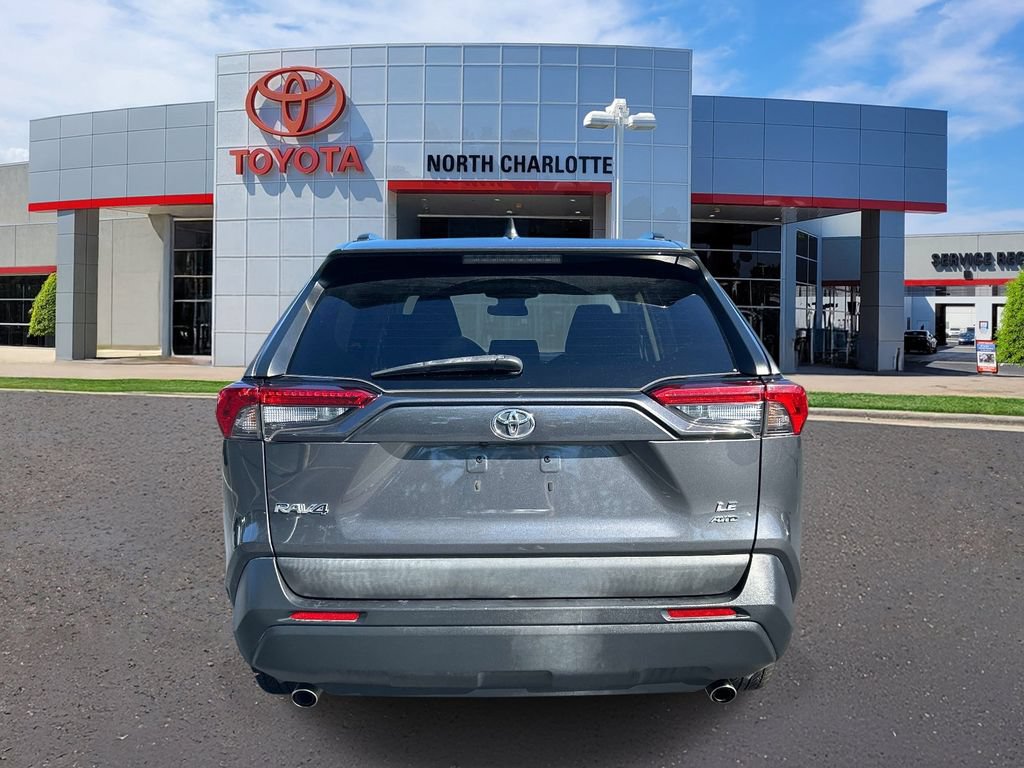 Used 2021 Toyota RAV4 LE AWD/4WD image 5