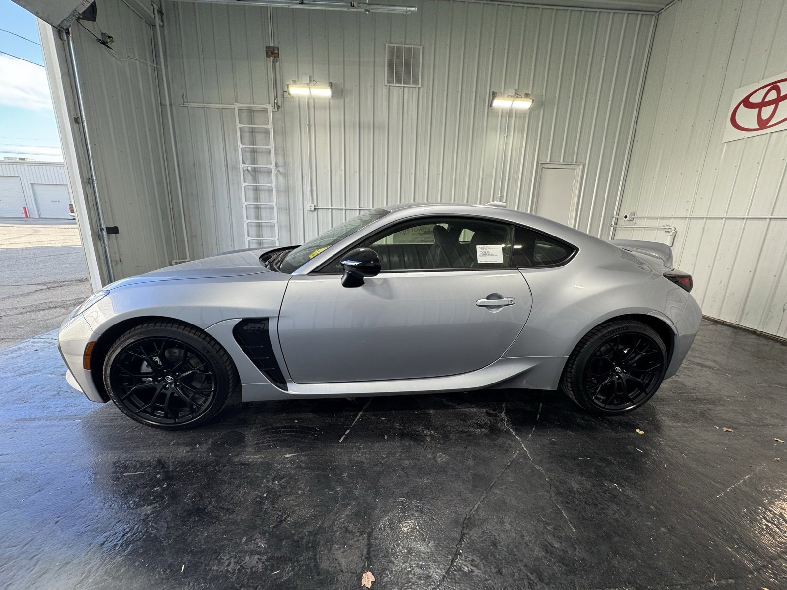 New 2025 Toyota GR86 Premium w/ GR Wheel Package (TMS image 2