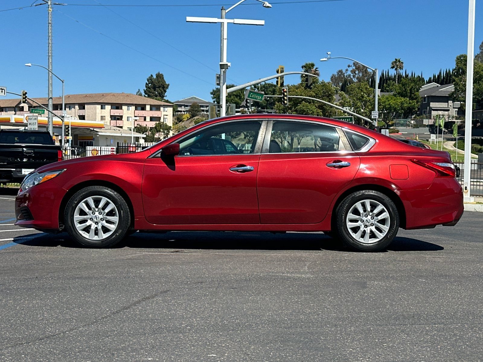Used 2016 Nissan Altima 2.5 S w/ Power Driver Seat Package FWD image 2