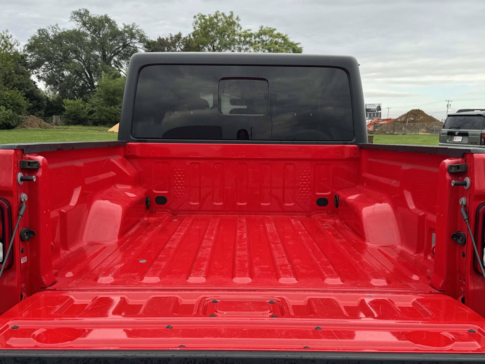 Used 2023 Jeep Gladiator Rubicon w/ Trailer Tow Package AWD/4WD image 21