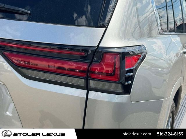 Used 2023 Lexus LX 600 F Sport w/ Accessory Package (Z1) AWD/4WD image 17