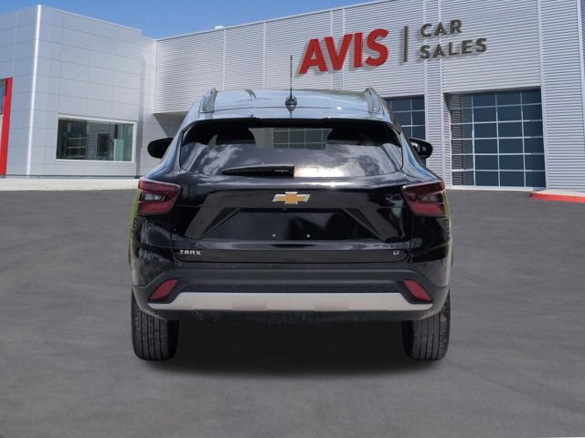 Used 2025 Chevrolet Trax LT w/ LT Convenience Package FWD image 7