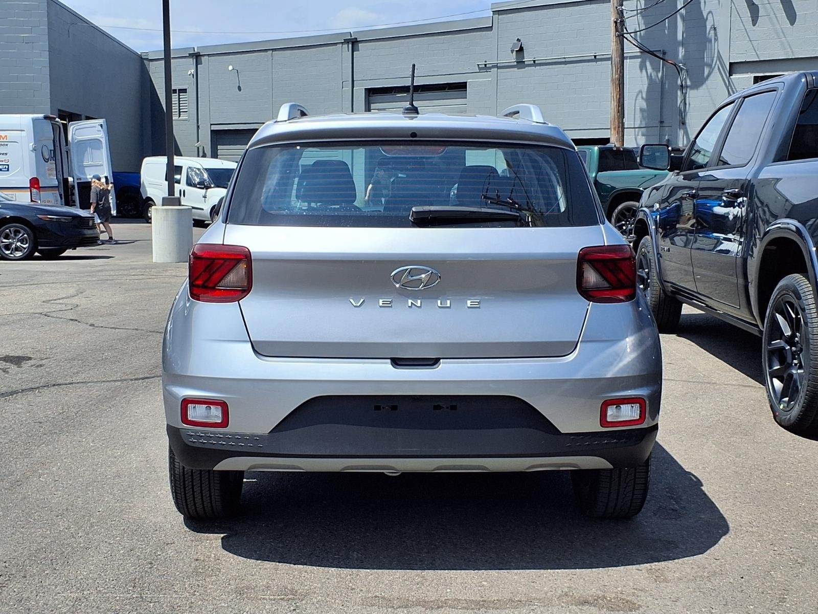 Used 2025 Hyundai Venue SEL FWD image 19