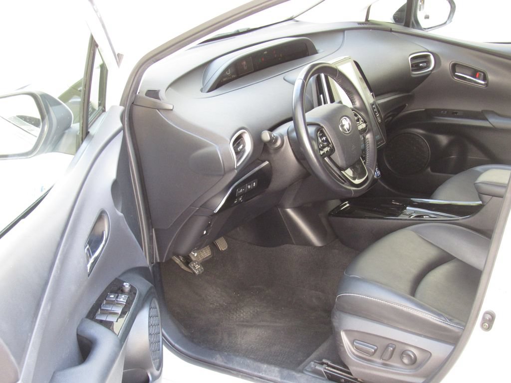 Used 2021 Toyota Prius Prime Limited FWD image 12