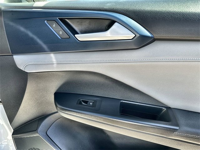 Used 2024 Volkswagen Taos SE image 29