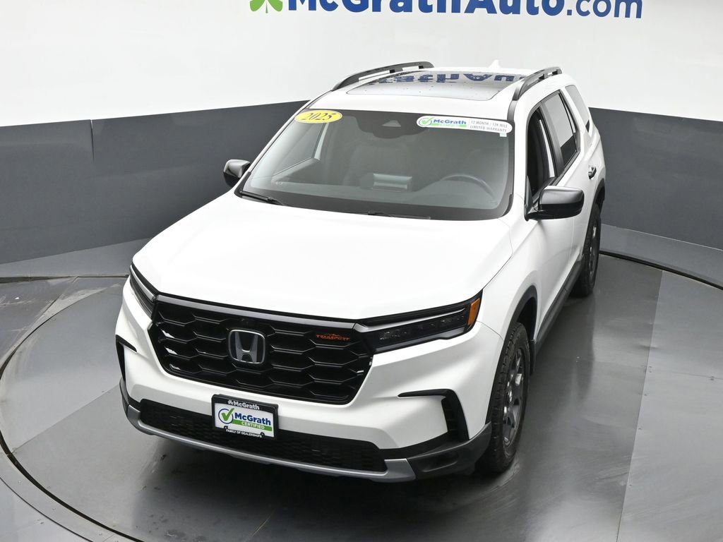Used 2025 Honda Pilot TrailSport image 31