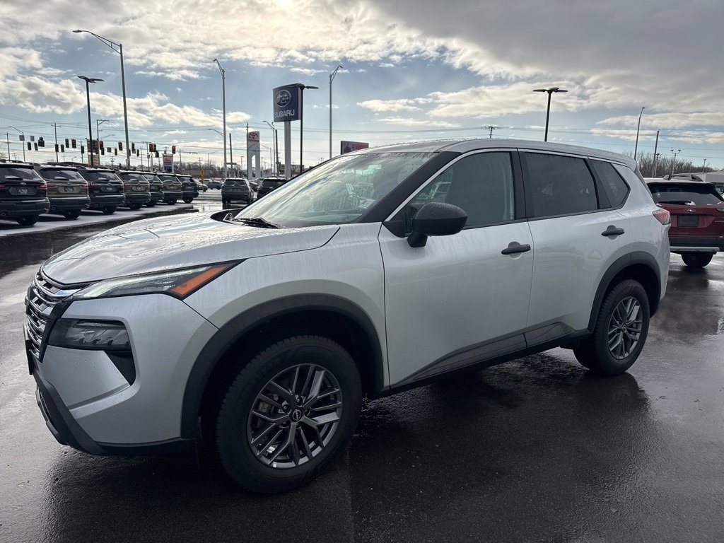 Used 2024 Nissan Rogue S image 3