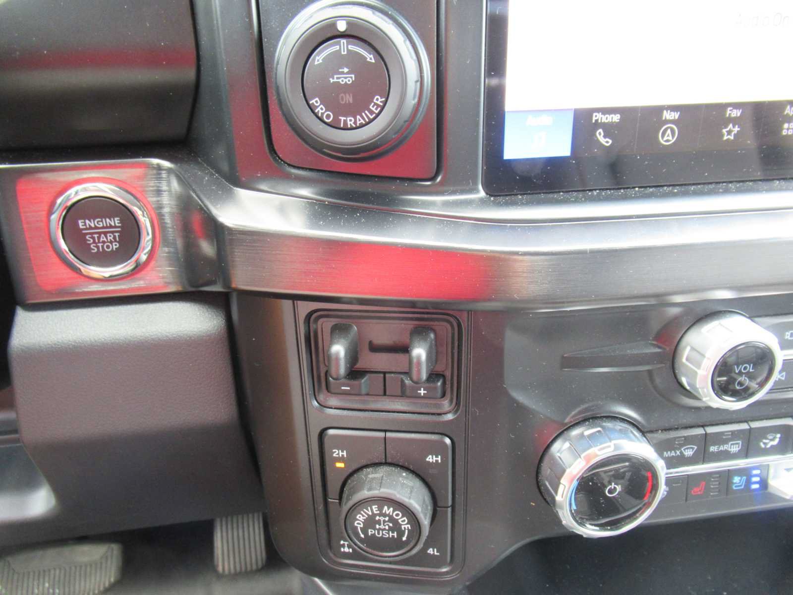Used 2026 Ford F250 Lariat w/ Tremor Off-Road Package AWD/4WD image 30