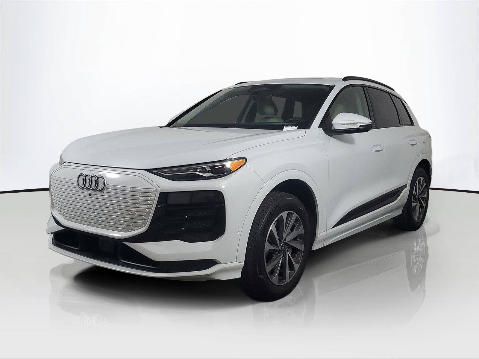 Used 2025 Audi Q6 e-tron Premium w/ Convenience Package AWD/4WD image 3