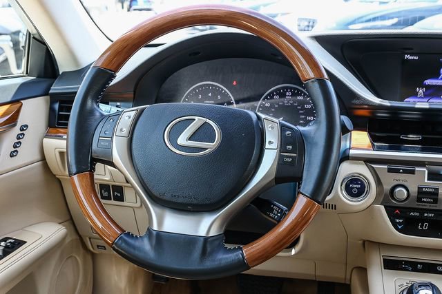 Used 2013 Lexus ES 300h w/ Luxury Pkg FWD image 17