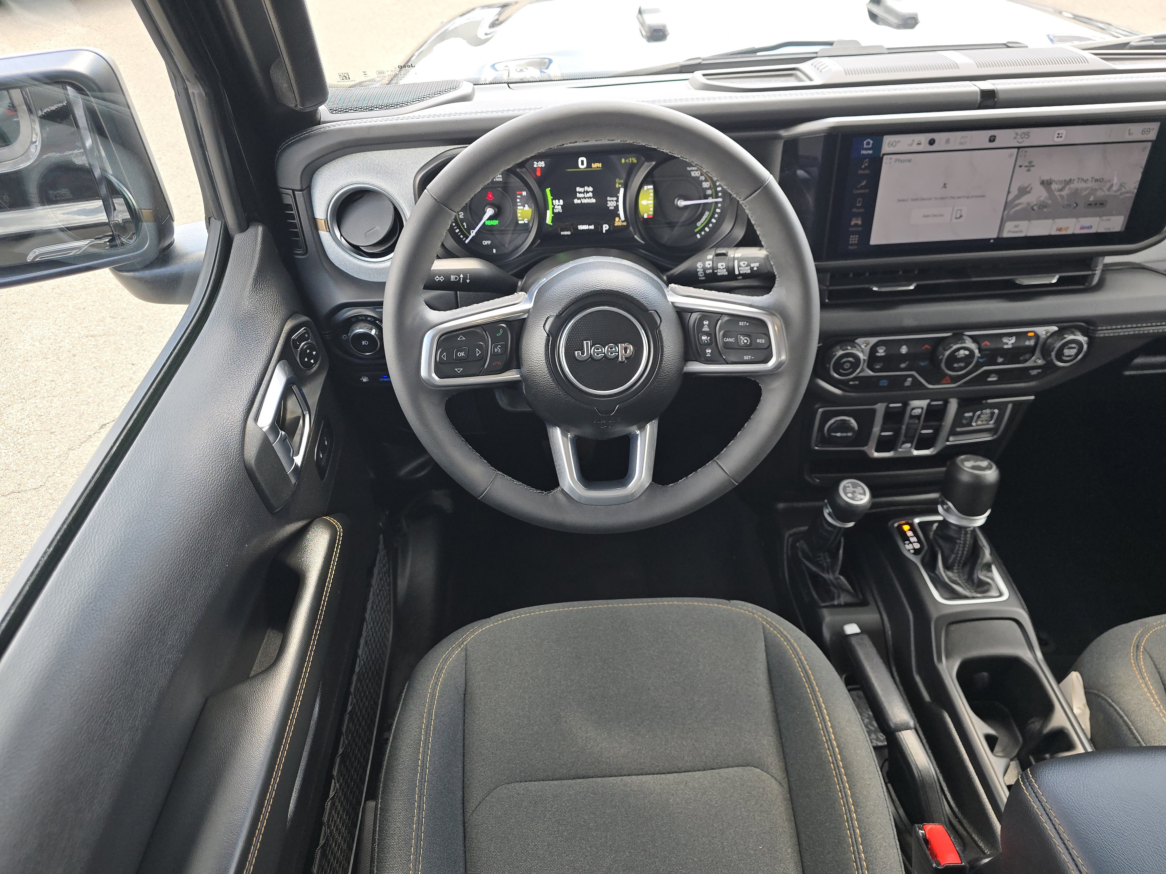 Used 2025 Jeep Wrangler Sahara image 21