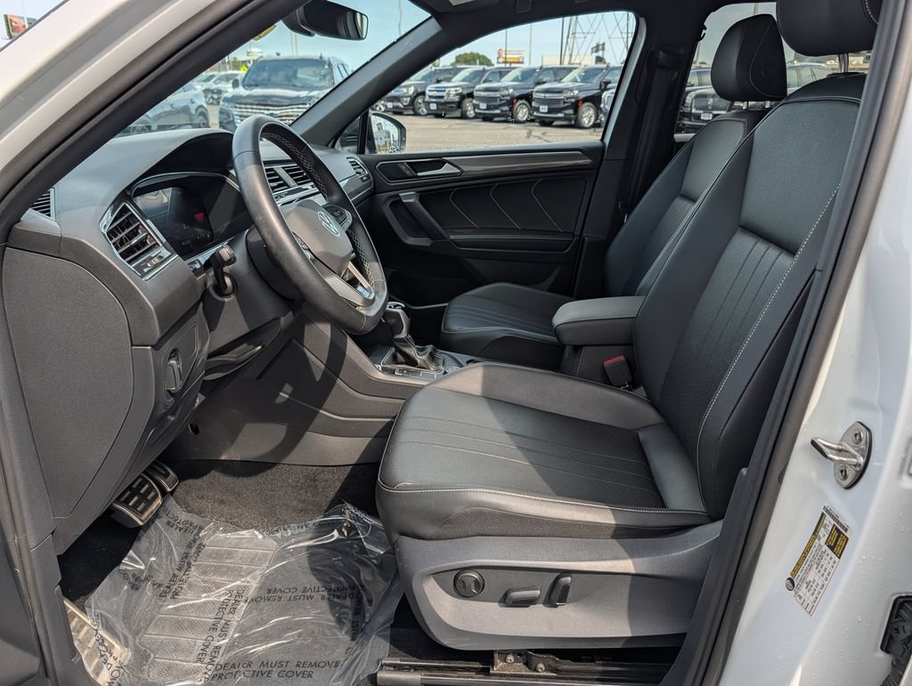 Used 2023 Volkswagen Tiguan SE R-Line AWD/4WD image 15