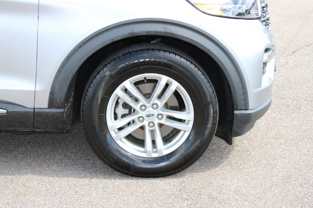 Used 2021 Ford Explorer XLT w/ Equipment Group 202A RWD image 5