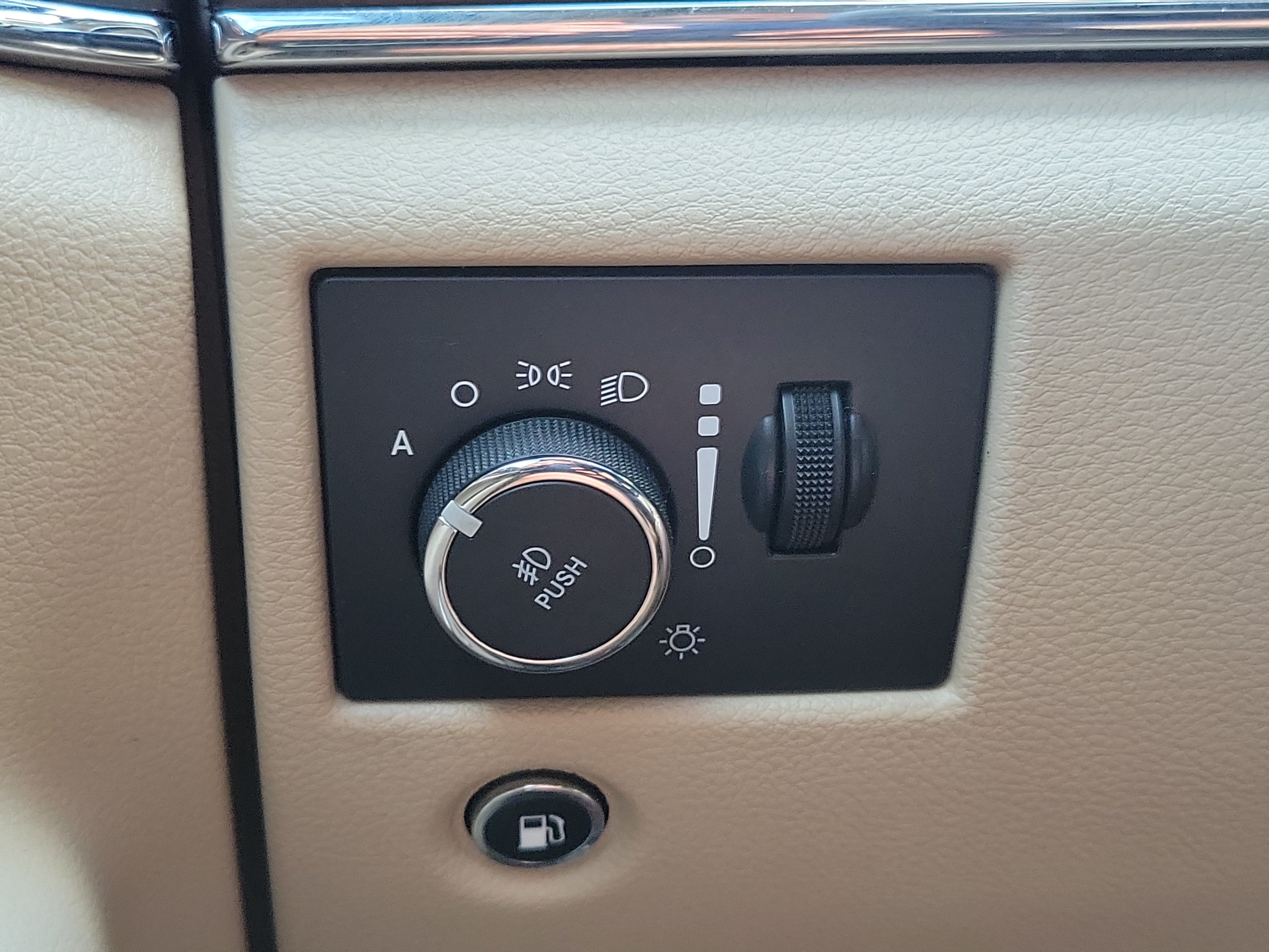 Used 2018 Jeep Grand Cherokee Overland AWD/4WD image 25