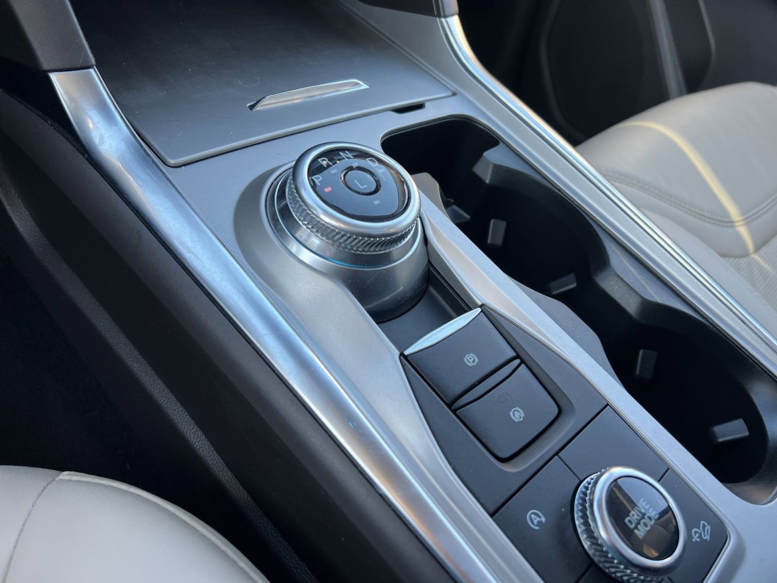 Used 2023 Ford Explorer Platinum w/ Technology Package image 22