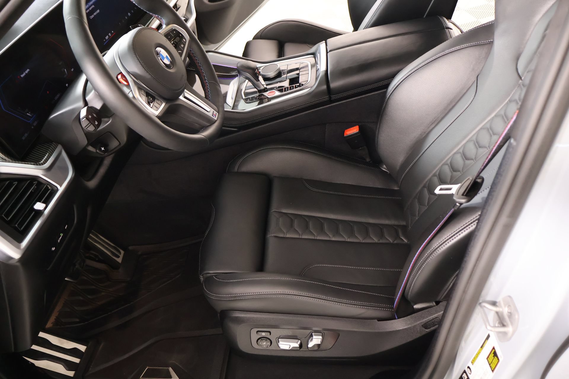 Used 2026 BMW X6 M Competition w/ Executive Package AWD/4WD image 12