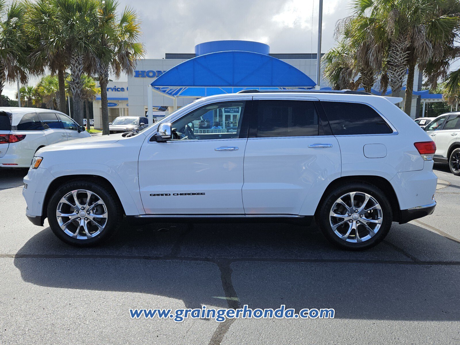 Used 2020 Jeep Grand Cherokee Summit AWD/4WD image 2