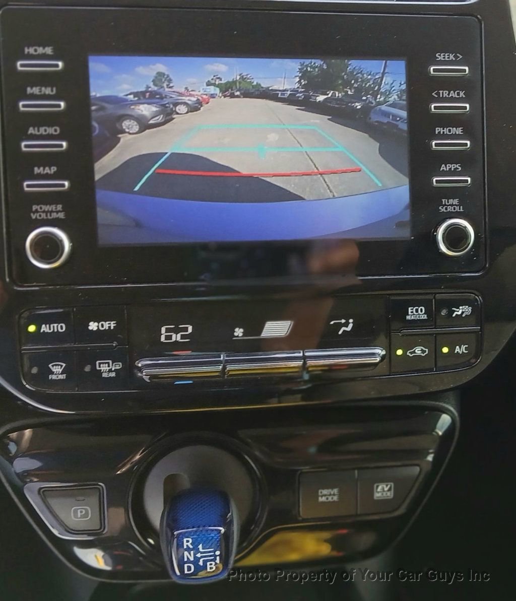 Used 2020 Toyota Prius LE image 18